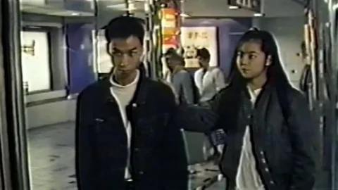 Chikan densha: Iyarashii kôi (1993)