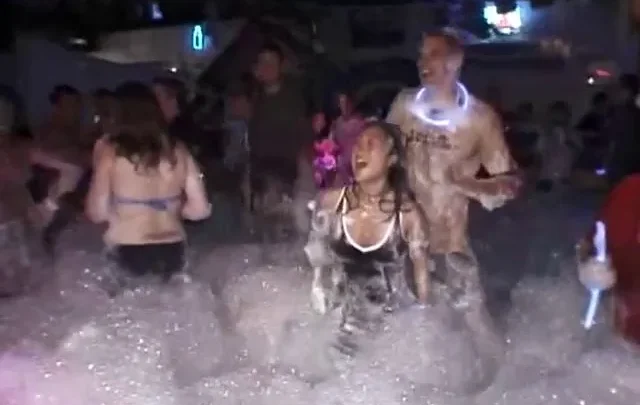 Naked College Coeds 33 (2004)