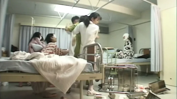 Giwaku no shinsatsu-shitsu: Watashi o okashita biyô seikeigeka-i (1998)