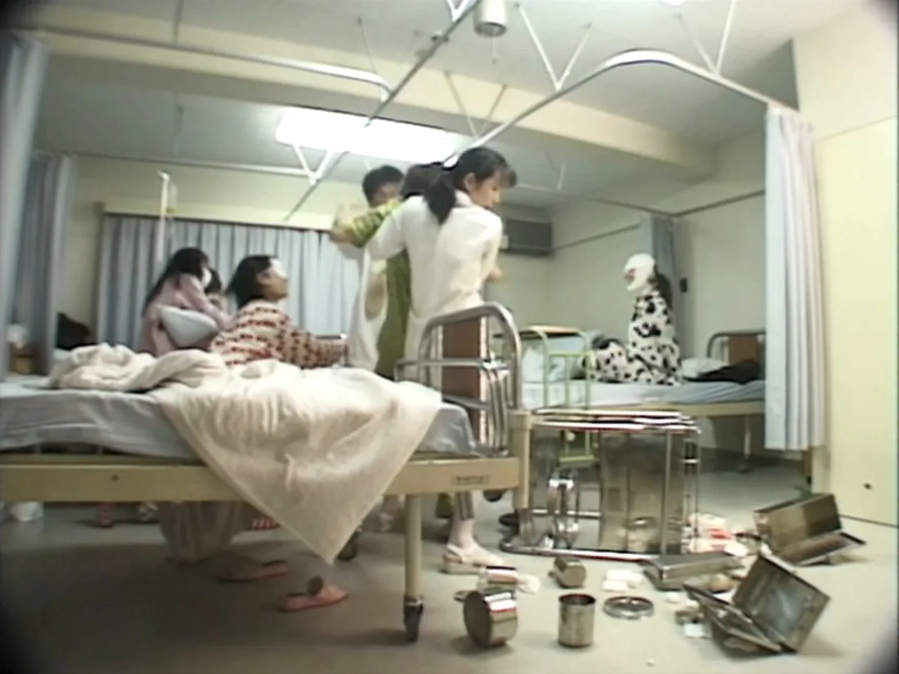 Giwaku no shinsatsu-shitsu: Watashi o okashita biyô seikeigeka-i (1998)