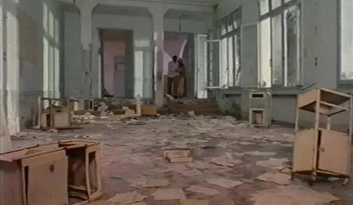 Il letto in piazza (1976)