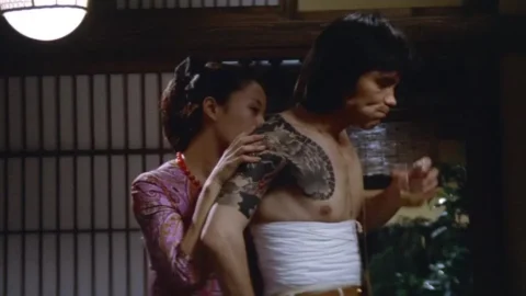 Akasen tamanoi: Nukeraremasu (1974)