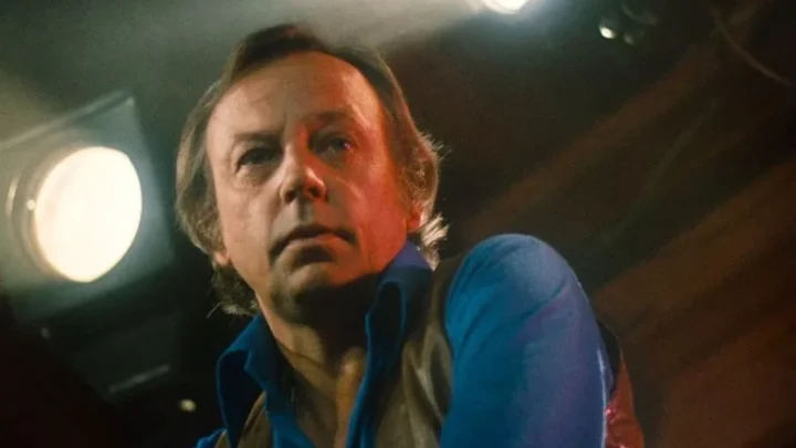 Naakt over de schutting (1973)