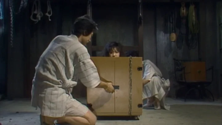 Hako no naka no onna: Shojo ikenie (1985)