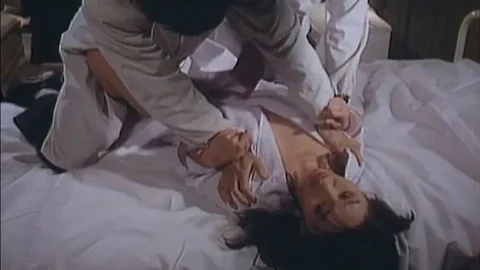 Chikan densha: Abunai futomomo (1988)
