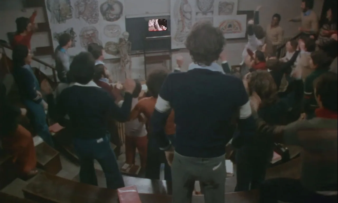 La dottoressa sotto il lenzuolo (1976) (Better Quality)