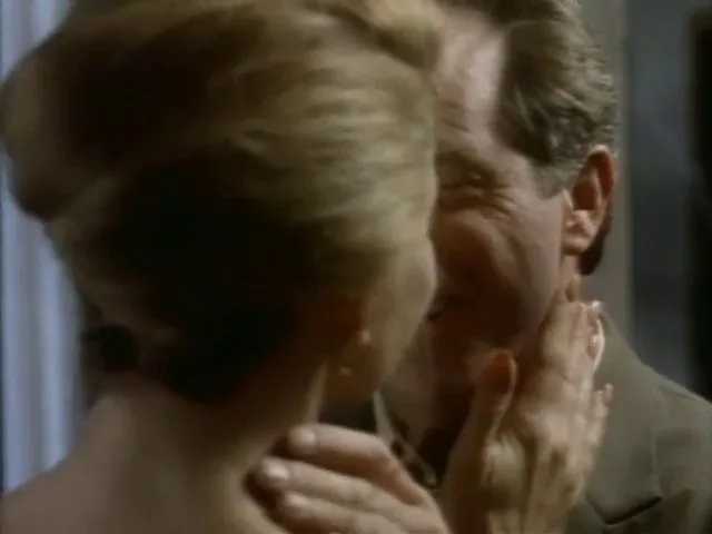 Hot Line – Season 1 Episode 1: Highest Bidder (1994)