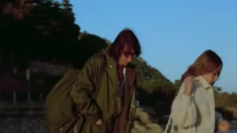 Une vierge pour Saint-Tropez (1975)