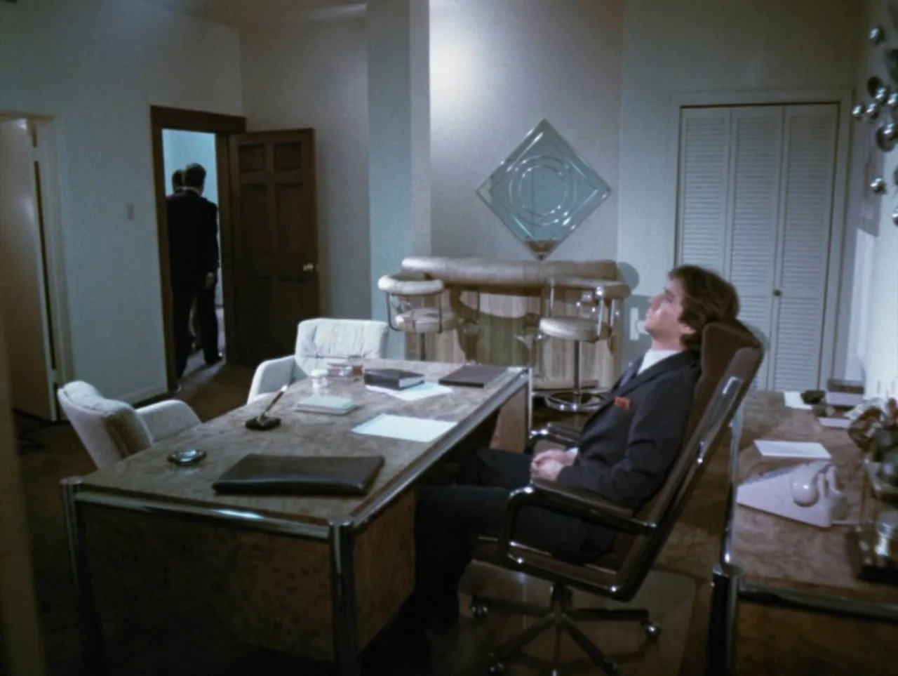 Death Brings Roses (1975)