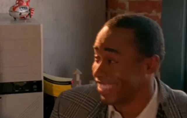 Hot Line – Season 2 Episode 11: E-mail (1996)